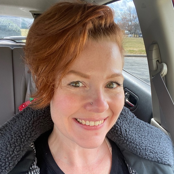 Meet your Posher, Shelley - Picture 3 of 3